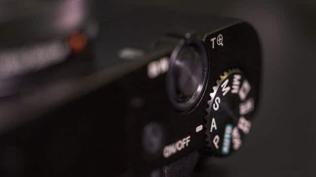 Câmera Sony Cyber-Shot DSC-RX100 MARK V