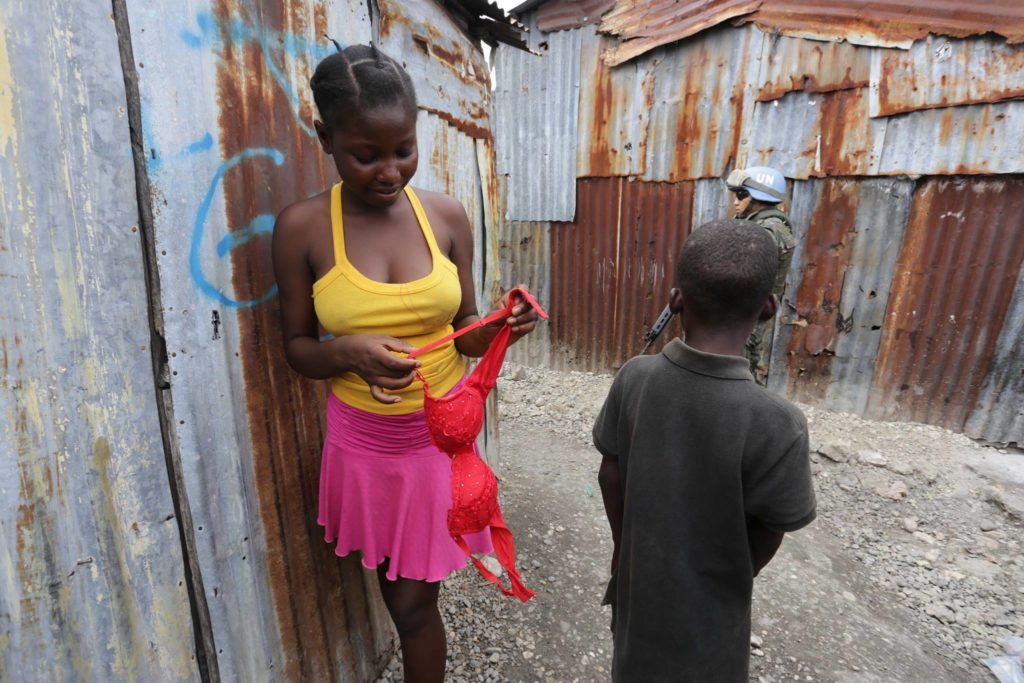 exposicao-fotografica-em-sao-paulo-mostra-a-dura-realidade-no-haiti-Blog-eMania-18-03