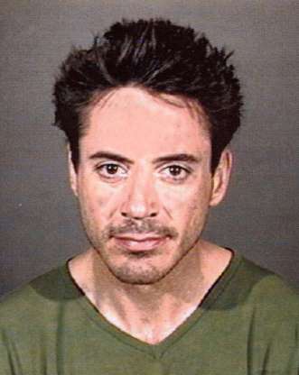 conheca-fotos-de-famosos-enquanto-eram-fichados-pela-policia-Robert-Downey-Jr-Blog-eMania-1-04-04