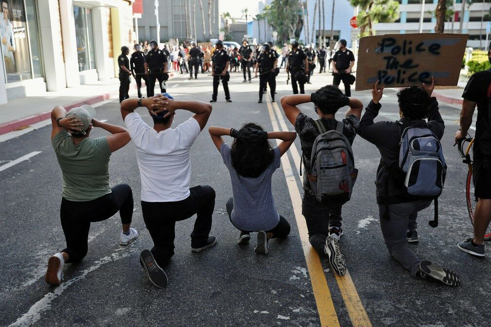 protestos-nos-eua-as-fotos-mais-chocantes-dos-atos-anti-racismo-Blog-eMania-3-03-06