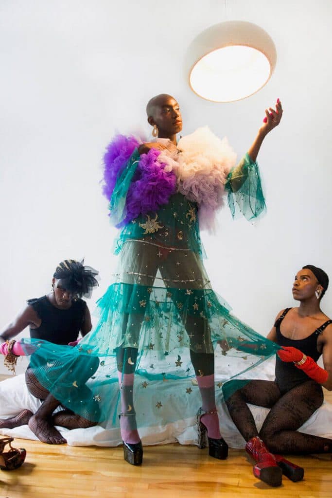 Uma Exploração das Comunidades LGBTQ da África By Fotógrafo Yannis Guibinga