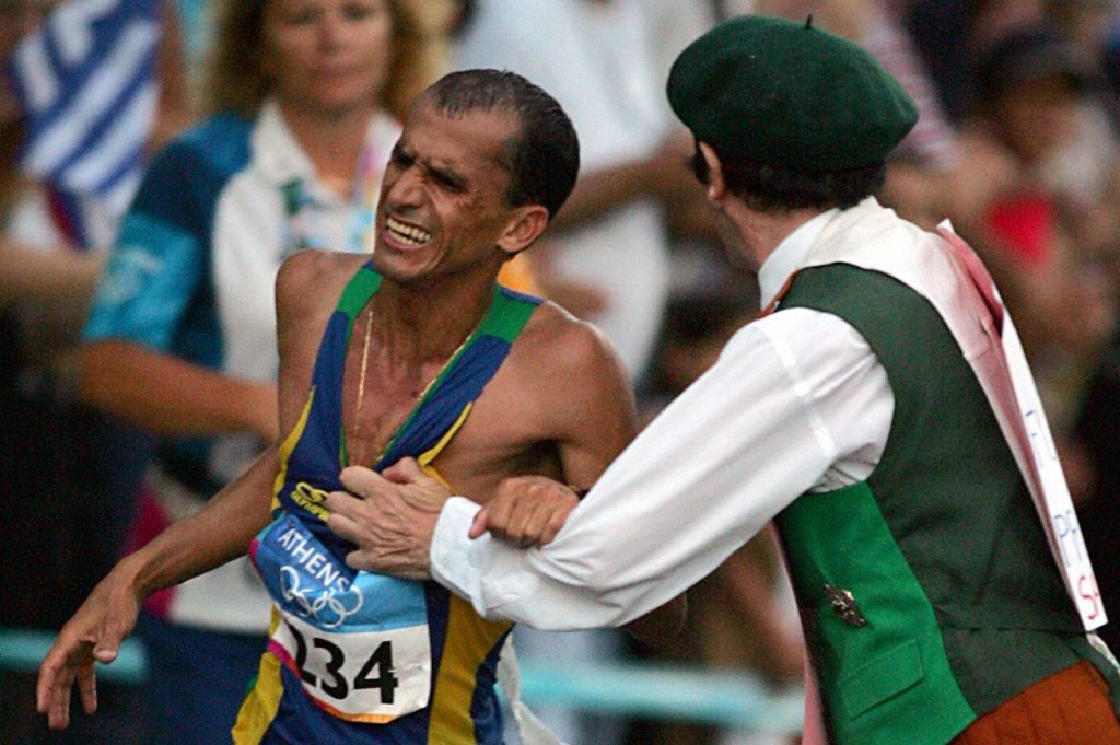 Olimpíadas-fotos-históricas-vanderlei-cordeiro-atenas-2004