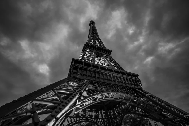 torre-eiffel-vira-inspiracao-para-incrivel-obra-de-fotografo-europeu-blog-emania-interna