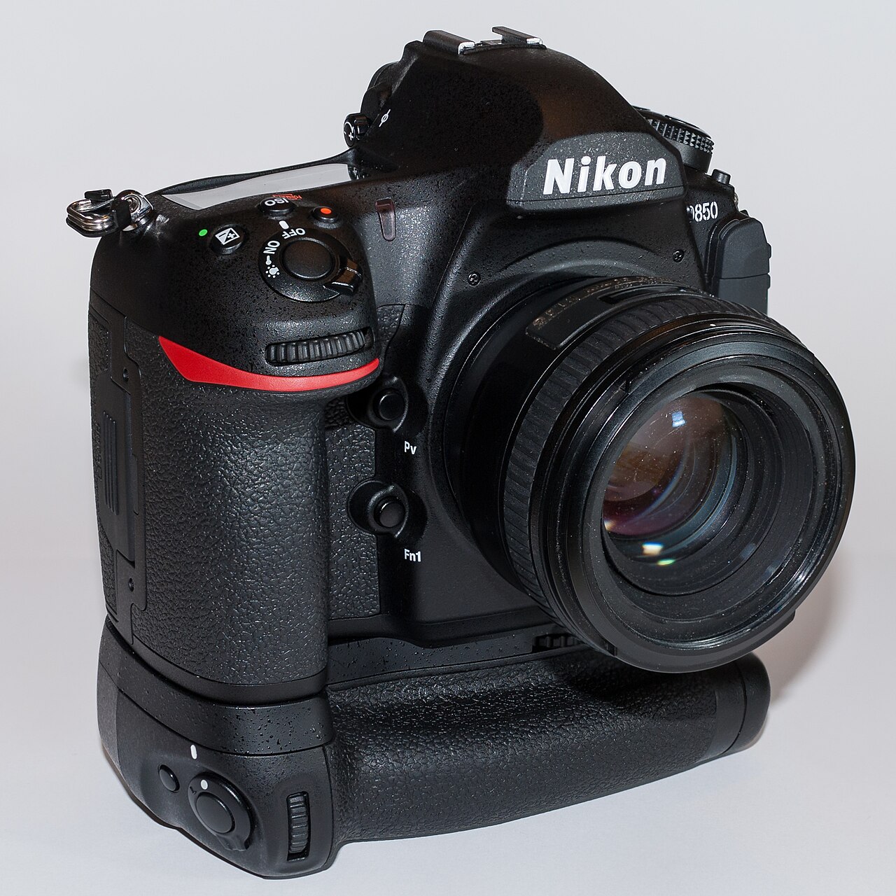 Câmera DSLR Nikon — sistema com espelho e visor óptico