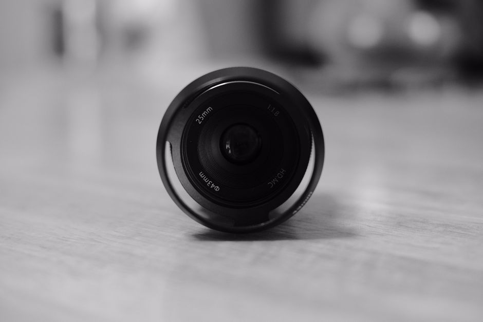 Lente fisheye circular para câmeras formato médio, elemento frontal convexo, corpo metal preto